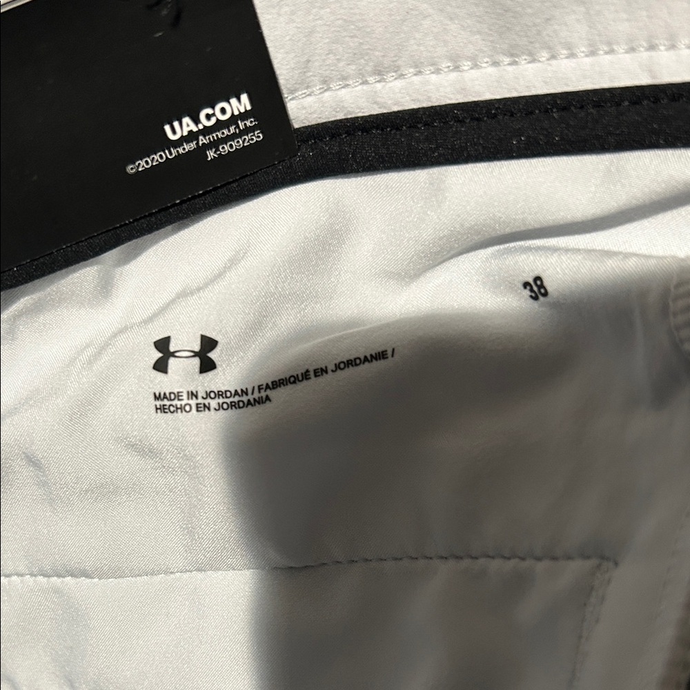 Under Armour Men's size 38 waist Light Gray Athletic Shorts 10” inseam - Picture 5 of 5
